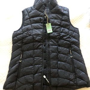 A light weight spring puffer vest.